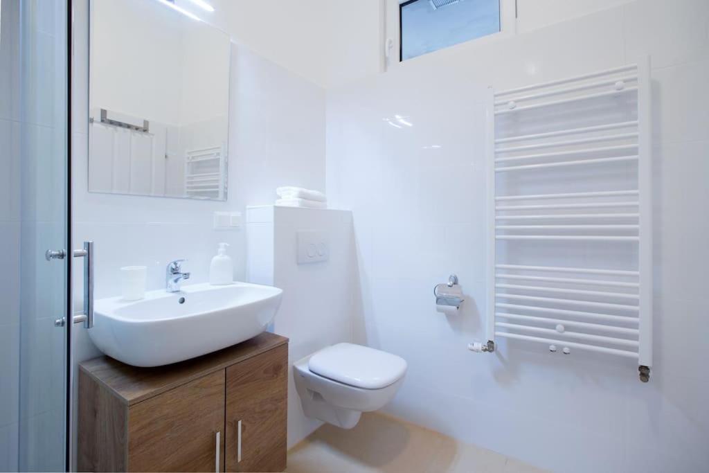 Apartament Prater Studio Next Fair, Un, Wu And City Center Wiedeń Zewnętrze zdjęcie